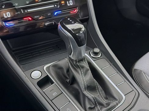 Used 2025 Volkswagen Jetta SE FWD image 20