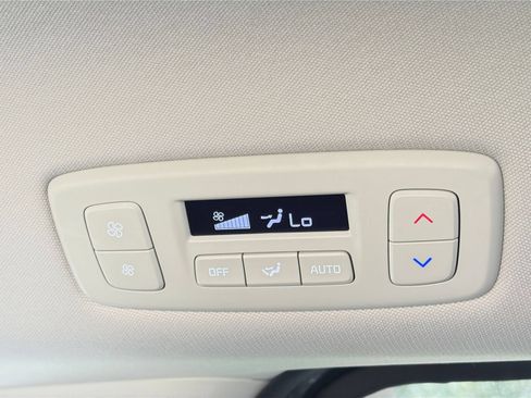 Used 2026 Kia Carnival FWD image 25