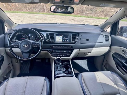 Used 2015 Kia Sedona SX FWD image 25
