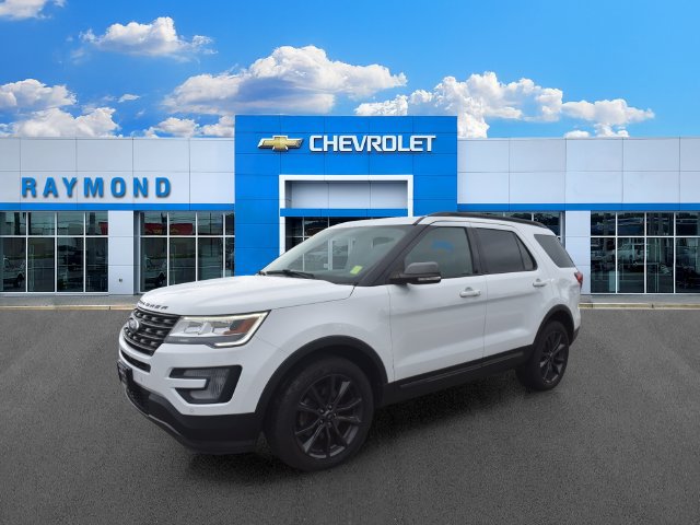 Used 2017 Ford Explorer XLT w/ Equipment Group 202A AWD/4WD image 7