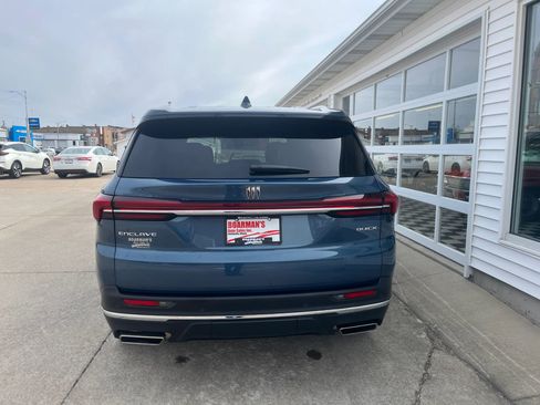 Used 2025 Buick Enclave Preferred image 3