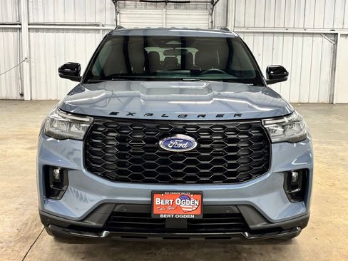 Used 2025 Ford Explorer ST-Line RWD image 3