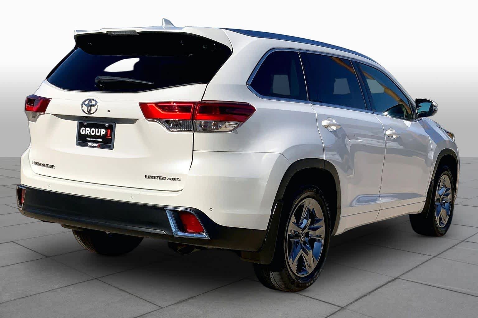 Used 2018 Toyota Highlander Limited Platinum AWD/4WD image 12