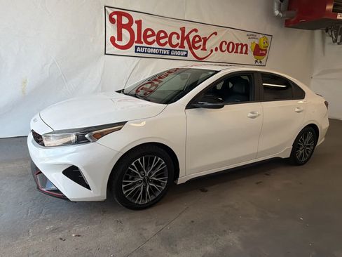 Used 2022 Kia Forte GT-Line w/ GT-Line Premium Package FWD image 2