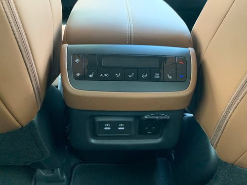 New 2026 Nissan Pathfinder Platinum FWD image 16