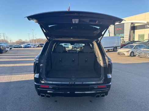 Used 2024 Chevrolet Traverse RS w/ LPO, Floor Liner Package image 31