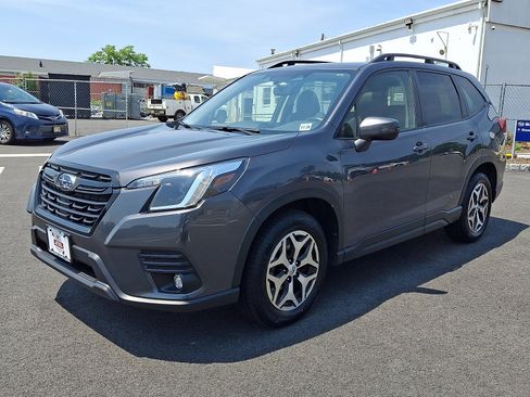 Certified 2024 Subaru Forester Premium AWD/4WD image 3