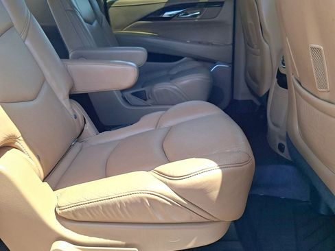 Used 2019 Cadillac Escalade ESV Platinum AWD/4WD image 14