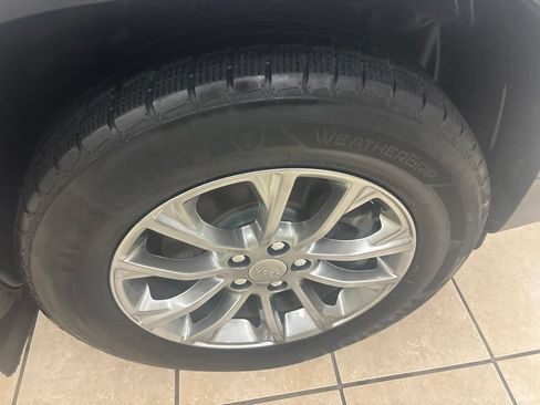 Used 2020 Jeep Cherokee Latitude Plus w/ Cold Weather Group AWD/4WD image 36