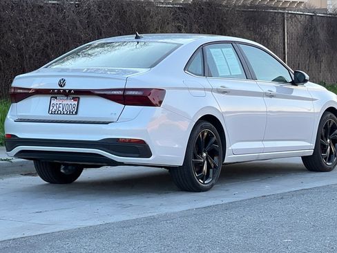 Used 2025 Volkswagen Jetta SE w/ Sunroof Package FWD image 4
