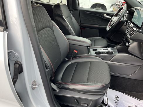 Used 2025 Ford Escape ST-Line Select w/ Tech Pack #2 AWD/4WD image 3