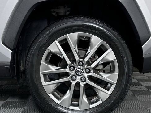 Used 2019 Toyota RAV4 XLE Premium image 12