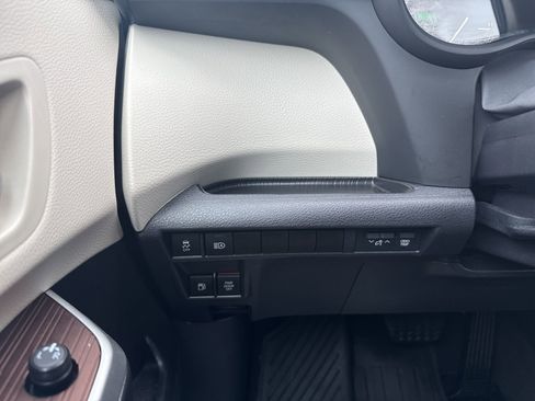 Certified 2024 Toyota Sienna XLE image 25