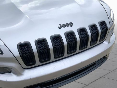 Used 2016 Jeep Cherokee Sport FWD image 30