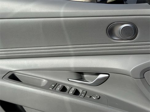 Used 2025 Hyundai Elantra SEL image 22
