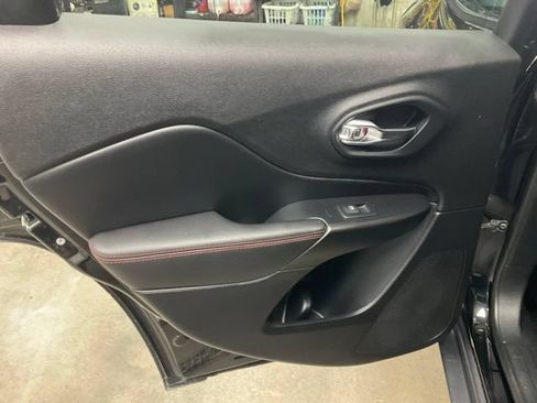 Used 2020 Jeep Cherokee Trailhawk w/ Cold Weather Group AWD/4WD image 13