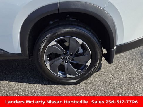 Used 2025 Nissan Rogue SV AWD/4WD image 12