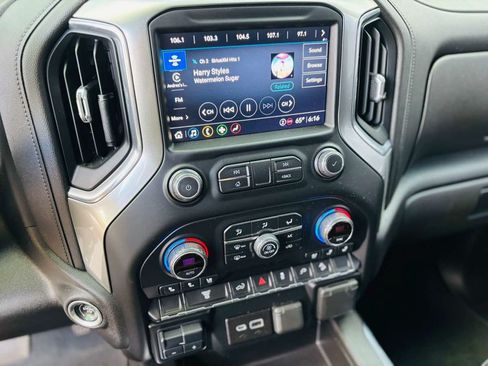 Used 2021 Chevrolet Silverado 2500 LTZ w/ LTZ Convenience Package AWD/4WD image 29