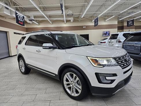 Used 2017 Ford Explorer Limited image 5