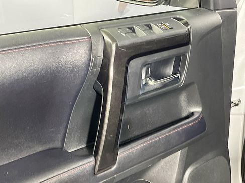 Used 2019 Toyota 4Runner TRD Off-Road Premium AWD/4WD image 17