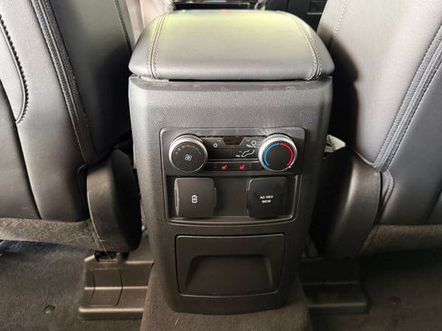 Used 2022 Ford Explorer Platinum w/ Equipment Group 601A AWD/4WD image 29