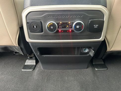 Used 2024 Ford Expedition Limited image 26