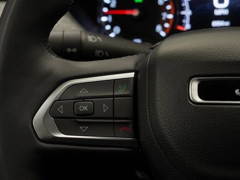 Certified 2025 Jeep Compass Latitude image 35