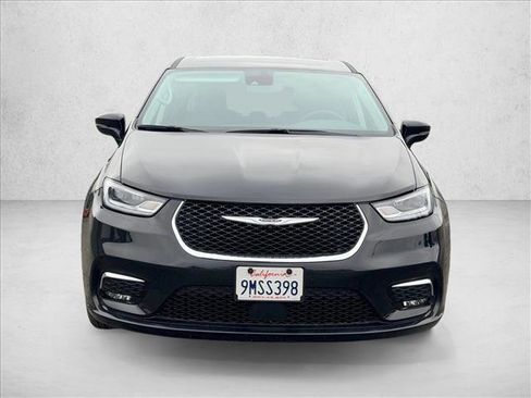 Used 2024 Chrysler Pacifica Select image 2