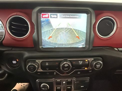 Used 2023 Jeep Wrangler Unlimited Rubicon 4xe AWD/4WD image 28