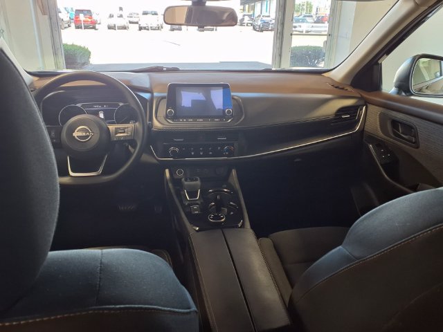 Used 2023 Nissan Rogue S AWD/4WD image 10
