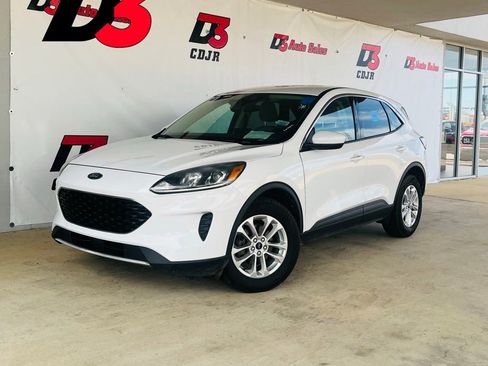 Used 2020 Ford Escape SE image 1