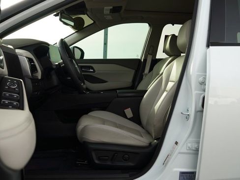 Used 2024 Nissan Rogue SL w/ SL Premium Package image 12