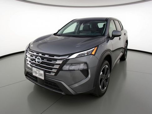 Used 2025 Nissan Rogue SV image 3