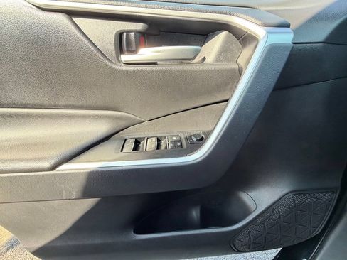 Used 2025 Toyota RAV4 XLE AWD/4WD image 32