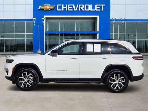 Used 2025 Jeep Grand Cherokee Limited RWD image 3