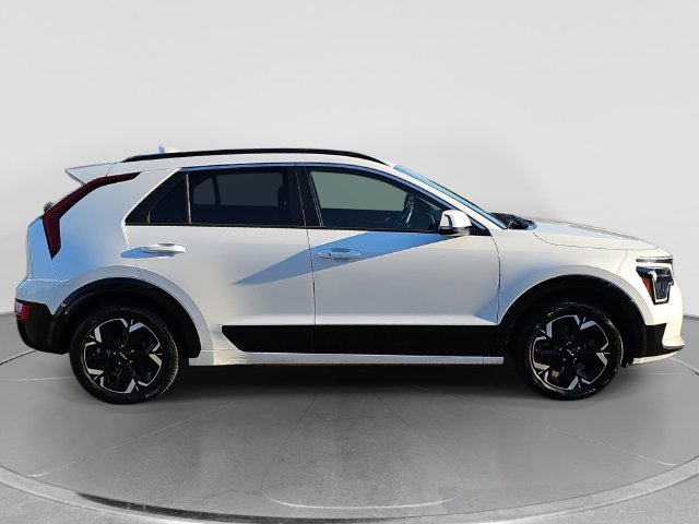 Used 2023 Kia Niro Wind w/ Wind Preserve Package FWD image 2