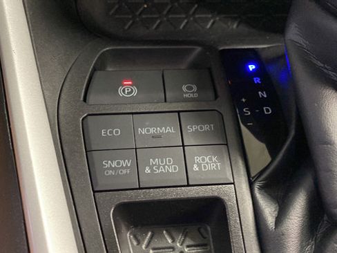 Used 2023 Toyota RAV4 LE AWD/4WD image 19
