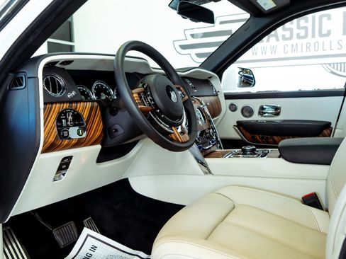 Used 2019 Rolls-Royce Cullinan AWD/4WD image 14