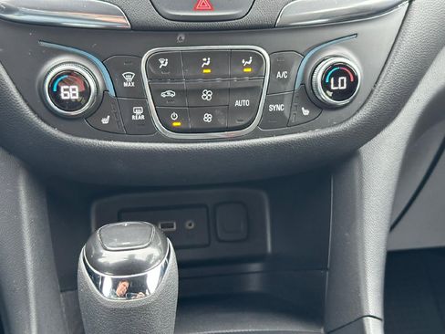 Used 2020 Chevrolet Equinox LT image 20