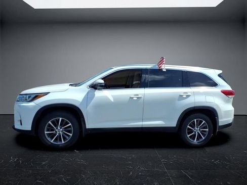 Used 2019 Toyota Highlander XLE AWD/4WD image 7