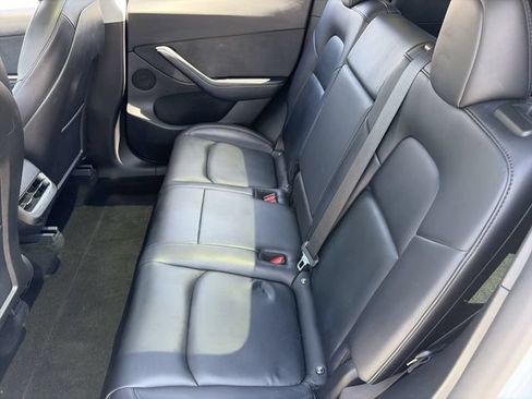Used 2021 Tesla Model Y Long Range AWD/4WD image 18