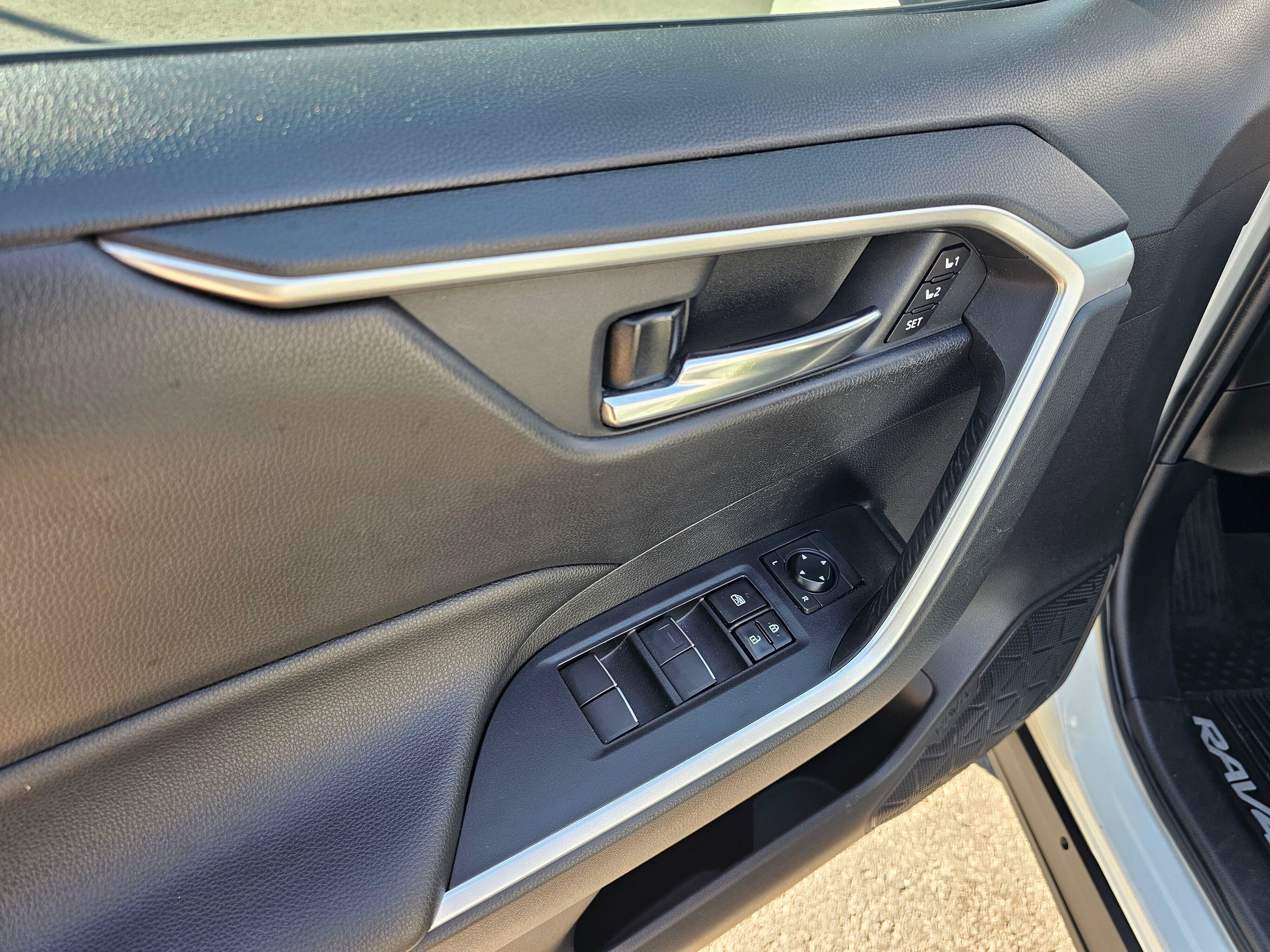 Certified 2021 Toyota RAV4 XLE Premium AWD/4WD image 20