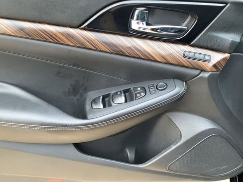 Used 2018 Nissan Maxima Platinum image 13