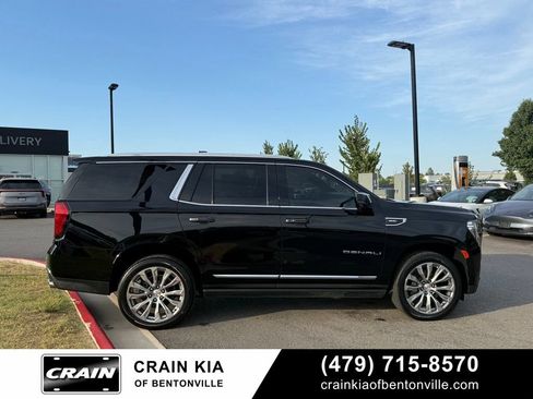 Used 2021 GMC Yukon Denali w/ Denali Premium Package AWD/4WD image 8