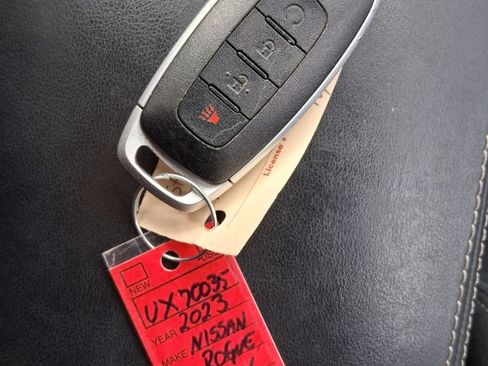 Used 2023 Nissan Rogue SV image 13