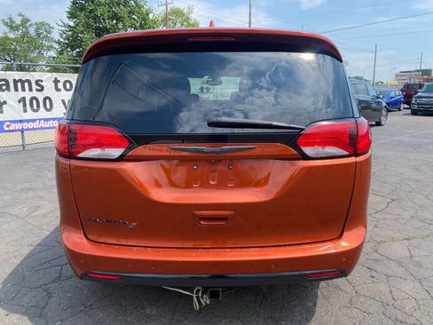 Used 2018 Chrysler Pacifica Touring-L Plus w/ S Appearance Package FWD image 3