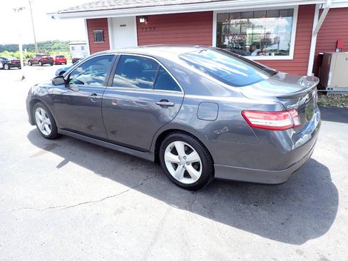 Used 2010 Toyota Camry SE FWD image 4