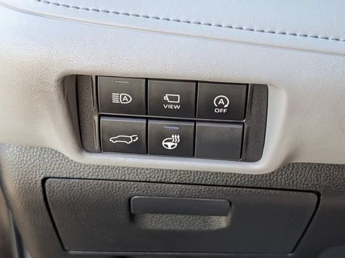 Used 2023 Toyota Highlander Platinum FWD image 22