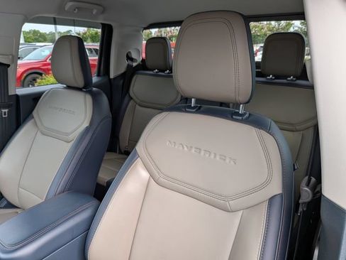 Used 2025 Ford Maverick Lariat AWD/4WD image 18