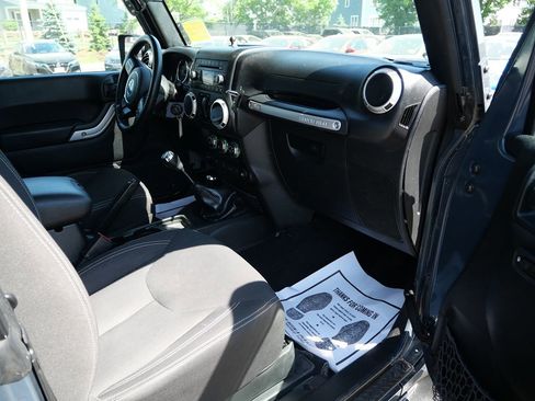 Used 2016 Jeep Wrangler Sahara w/ Connectivity Group AWD/4WD image 19